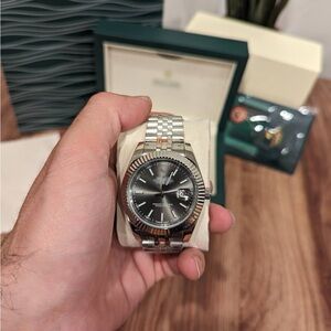 Luxurious Men’s Stainless Steel Watch
